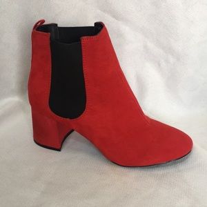 NWOT BooHoo red faux suede pull on ankle boots